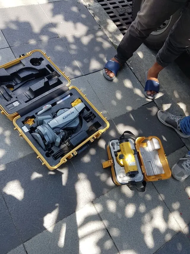 Tim Alpha Pro Engineering sedang bekerja